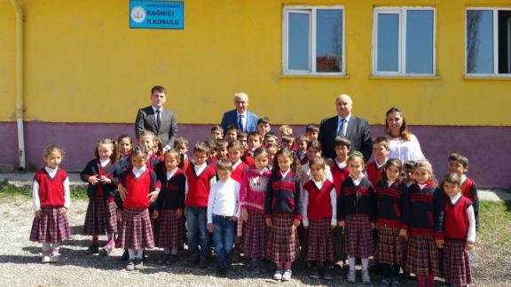 Gümüşhacıköy İlçe Milli Eğitim Müdürü Ercan GÜLTEKİN Kağnıcı ve Dumanlı İlkokullarını Ziyaret etti.