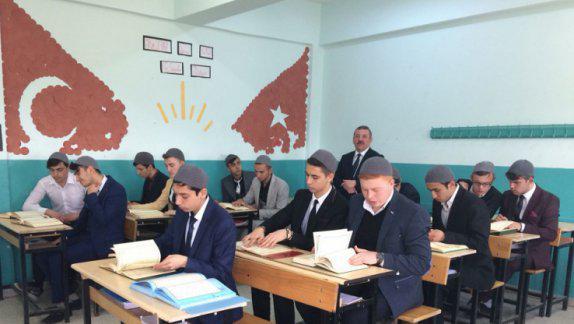 Gümüşhacıköy İmam-Hatip Lisesi Öğrencileri On Beşliler Türküsü nü Yeniden Yazmaya Yemin Ettiler.