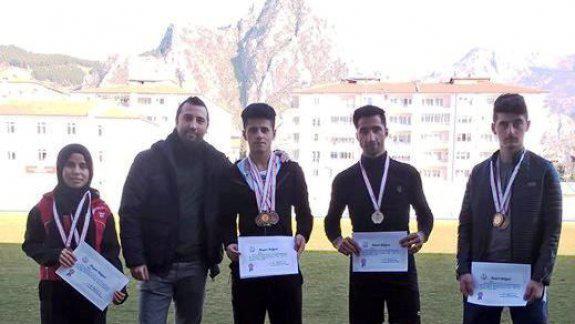 Hasan Coci Anadolu Lisesi Atletizm Takımı Öğrencilerinden Büyük Başarı.