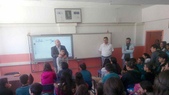 İlçe Milli Eğitim Müdürü Ercan Gültekin Ülkü Ortaokulu 8. Sınıf Öğrencilerine LGS Sınav Sistemini Anlattı.