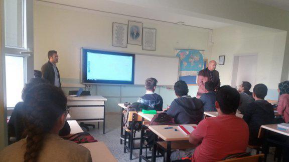İlçe Milli Eğitim Müdürü Ercan Gültekin Gümüşhacıköy Hasan coci Anadolu Lisesi´nde DYK (Destekleme ve Yetiştirme Kursu) kurslarını ziyaret etti. 