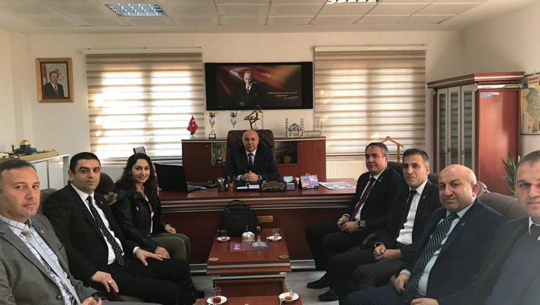 Eğitim-Bir-Sen İlçe Yönetim Kurulu İlçe Milli Eğitim Müdürü Ercan Gültekin´i Ziyaret Etti.