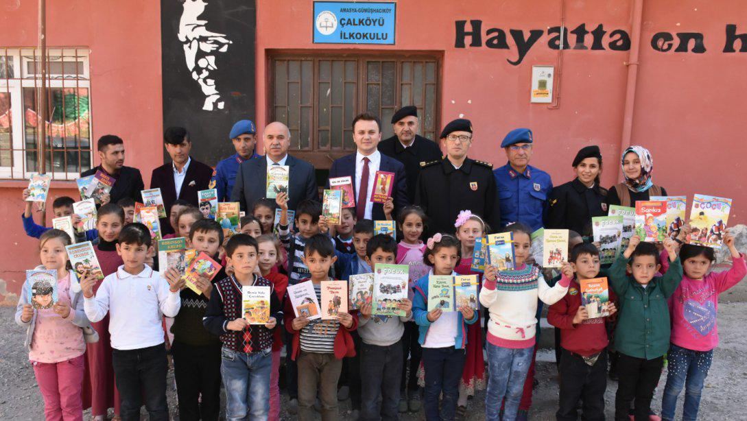 Dünya Çocuk Kitapları Günü münasebetiyle Gümüşhacıköy Çal İlkokulu Ziyaret Edildi.