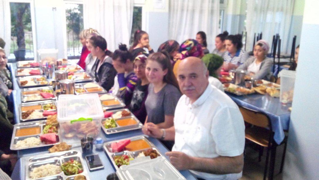 Hasan Coci Anadolu Lisesinde Öğrenciler ile İftar Yemeği