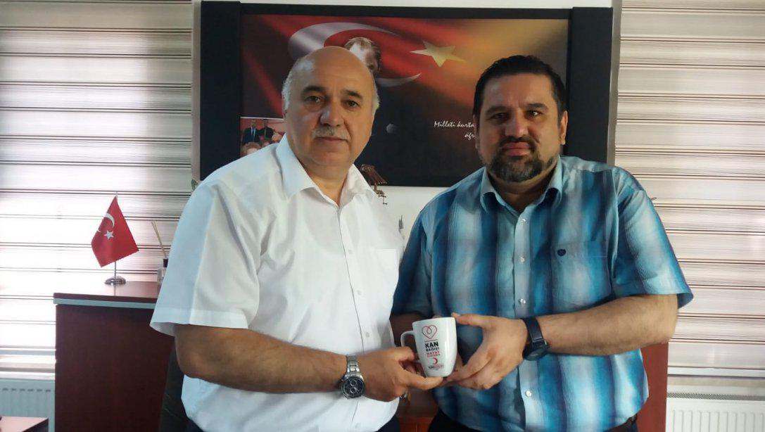 Türk Kızılay'ı Samsun Bölge Kan Merkezi Yetkilileri, İlçe Milli Eğitim Müdürümüz Ercan Gültekin' i ziyaret Etti.