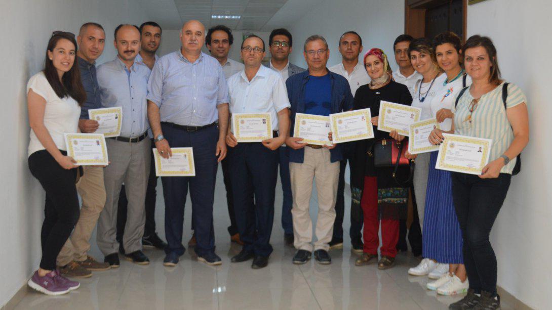 Gümüşhacıköy' de Başarılı Öğretmenler Başarı Belgesi İle Ödüllendirildi.