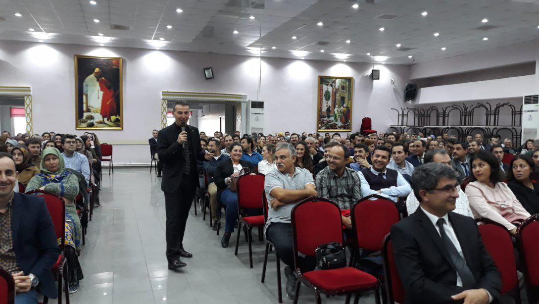 İl Millî Eğitim Müdürü Doç. Dr. İlker Kösterelioğlu Gümüşhacıköy' de öğretmenlerle buluştu.