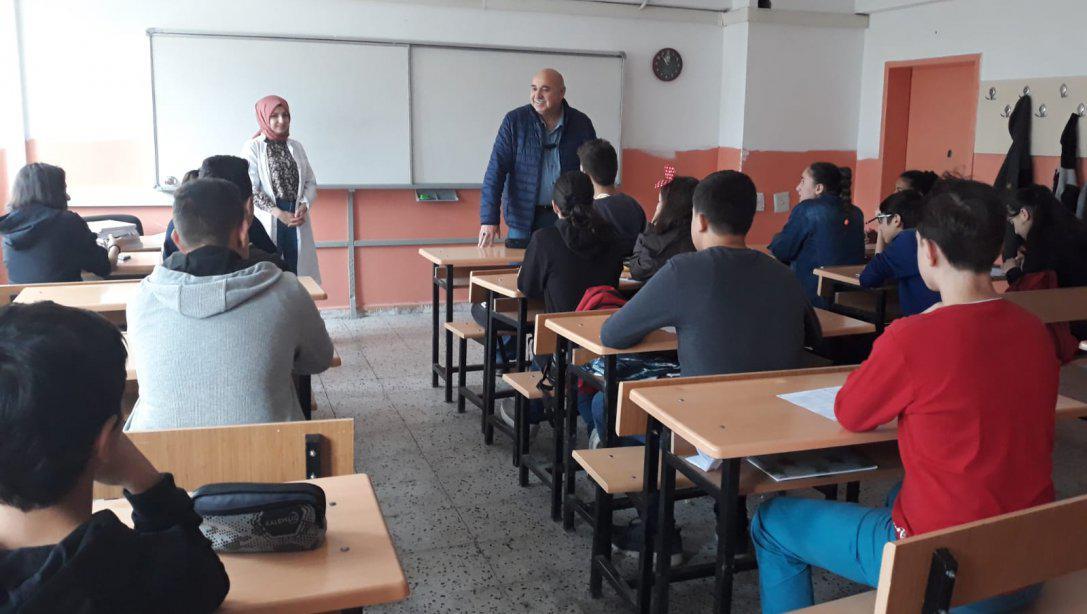 İlçe Milli Eğitim Müdürü Ercan Gültekin destekleme ve yetiştirme kurslarını ziyaret etti.