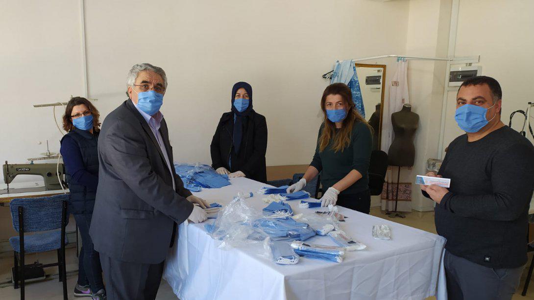 Gümüşhacıköy Halk Eğitimi Merkezinde Koruyucu Maske Dikimine Başlandı.