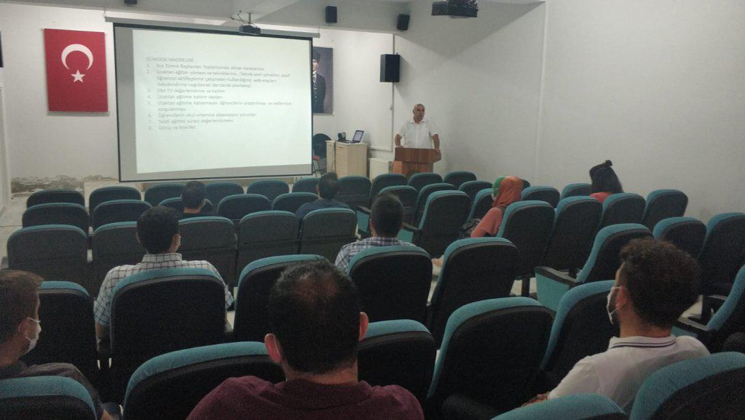 İlçe Milli Eğitim Müdürü Gültekin başkanlığında İlçe Geneli Telafi Eğitimi Türkçe Öğretmenleri Değerlendirme Toplantısı Yapıldı.