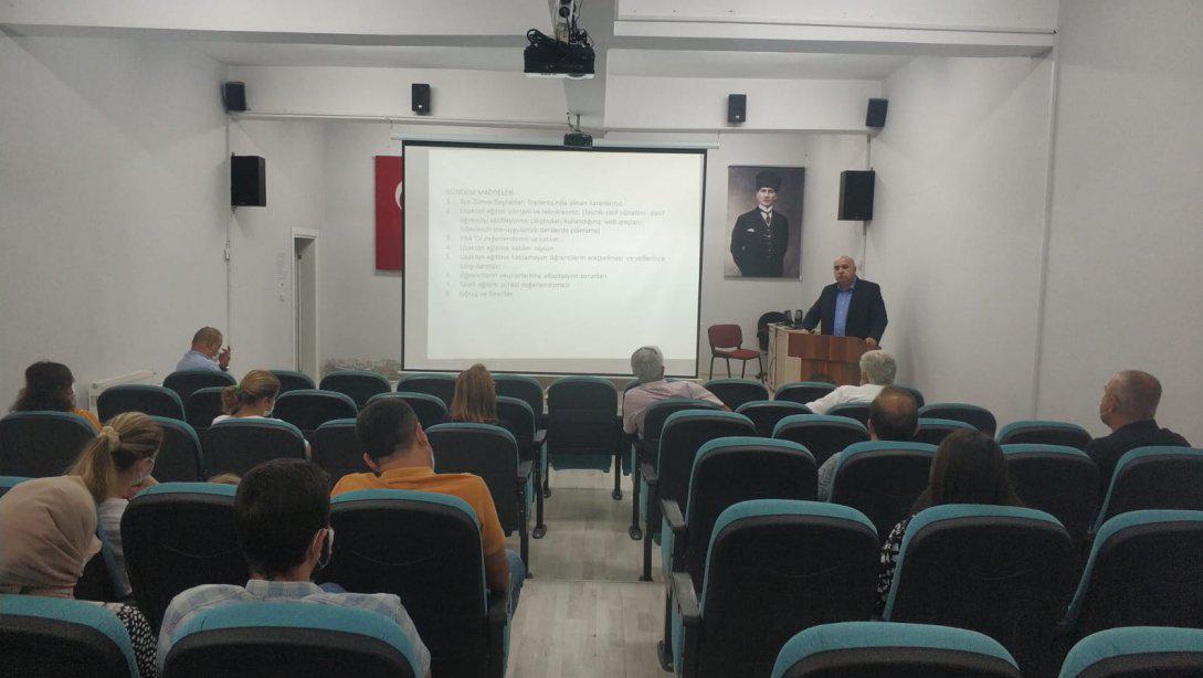 Ortaöğretim Matematik ve Türk Dili ve Edebiyatı öğretmenleri Değerlendirme Toplantısı Yapıldı.