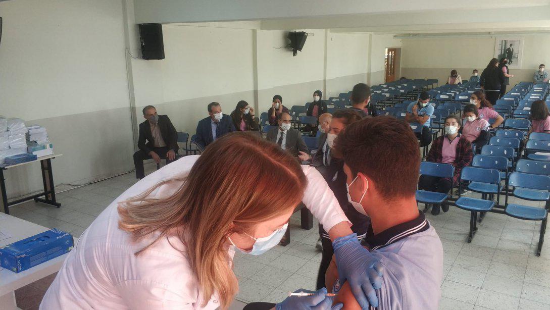 Gümüşhacıköy Toplum Sağlığı Merkezinden Öğrencilere Okullarda Aşı Uygulaması