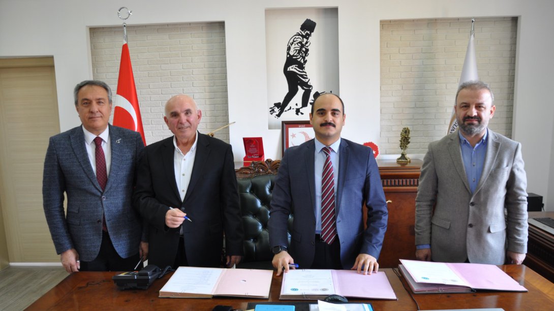 Gümüşhacıköy'de 'Okul-Sanayi İşbirliği Protokolü' Yenilendi