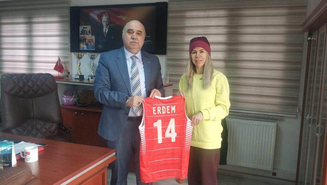 İlçe Milli Eğitim Müdürümüz Sn. Ercan Gültekin' den Sultanlar Ligi Bayan Voleybol Takımlarına Teşekkür