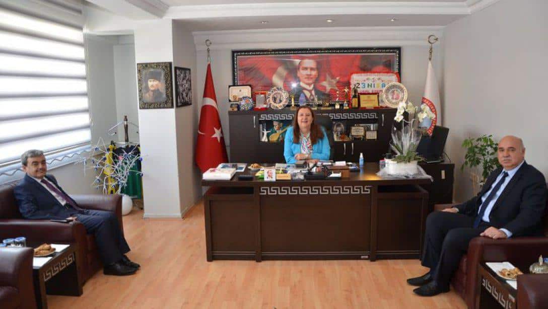 Amasya İl Milli Eğitim Müdürü Mehmet TÜRKMEN, Belediye Başkanımız Zehra Özyol' u makamında ziyaret etti.