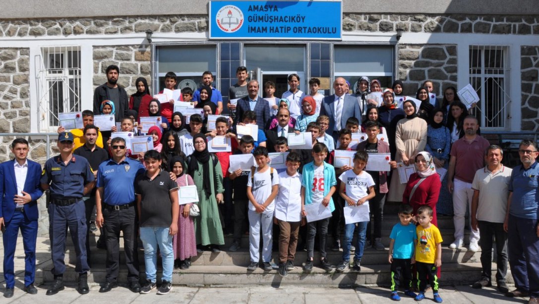 Gümüşhacıköy İlçesi 2021-2022 Eğitim ? Öğretim Yılı Gümüşhacıköy İmam Hatip Ortaokulunda yapılan Karne Töreni İle tamamlandı.
