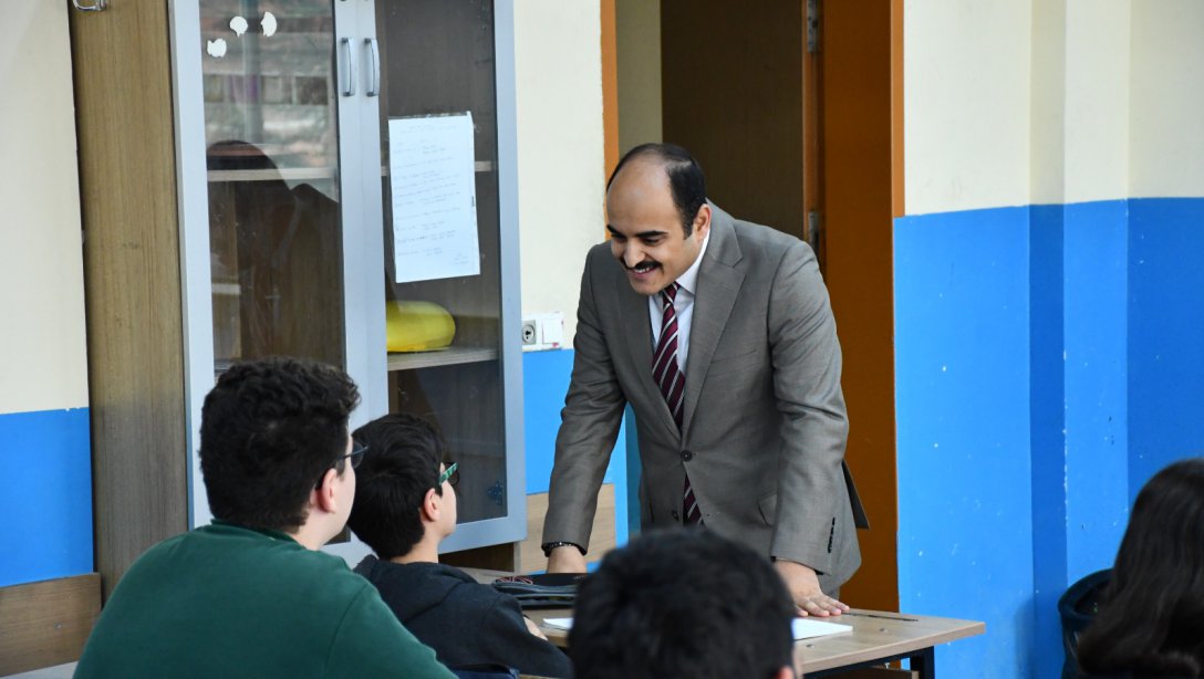 Kaymakamımız Sn. Altınöz ve İlçe Milli Eğitim Müdürümüz Sn. Gültekin Mehmet Paşa Ortaokulunu ziyaret etti