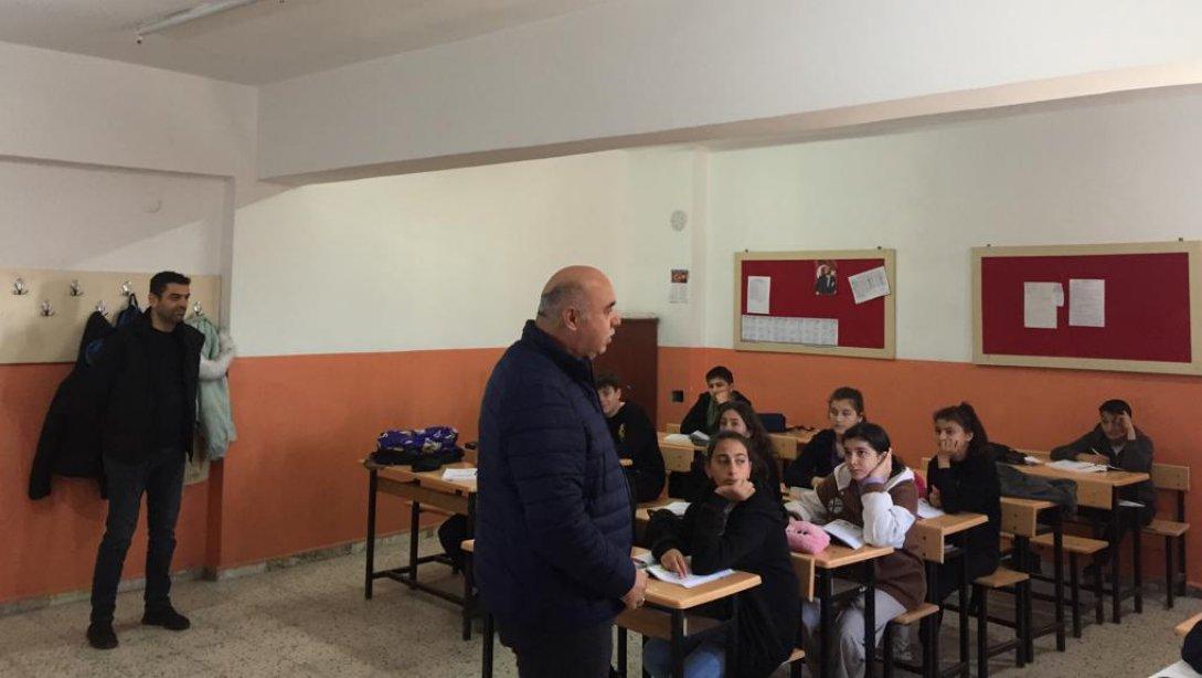 İlçe Milli Eğitim Müdürümüz Ercan Gültekin Hafta Sonu devam Eden DYK Kurslarını Ziyaret Ediyor.