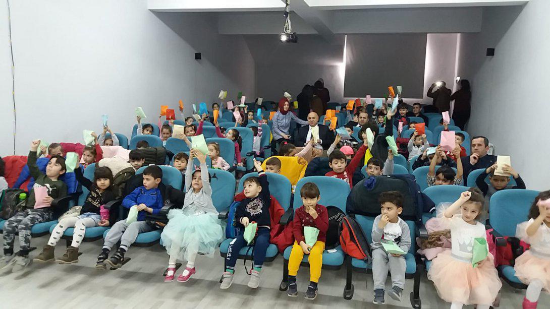 Gümüşhacıköy Öğrencileri Sinemayla Buluşuyor  Projesi Başlatıldı.