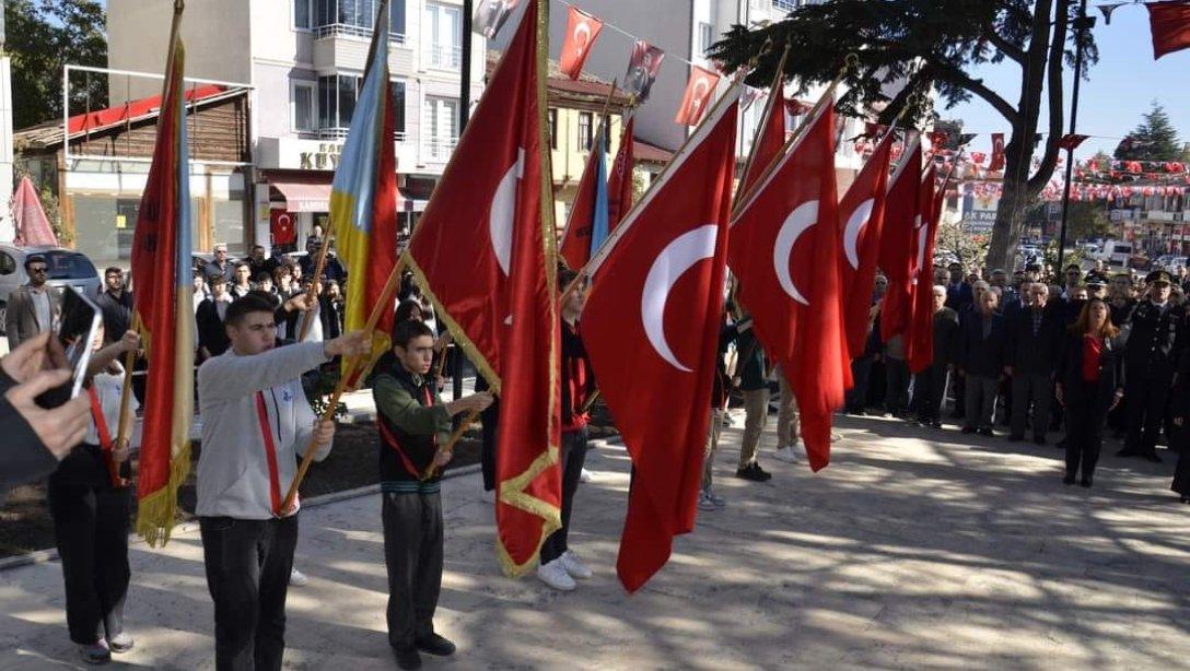 29 Ekim Cumhuriyet Bayramımızın 101'inci Yıl Dönümü Kutlamaları Çelenk Sunma Töreniyle Başladı