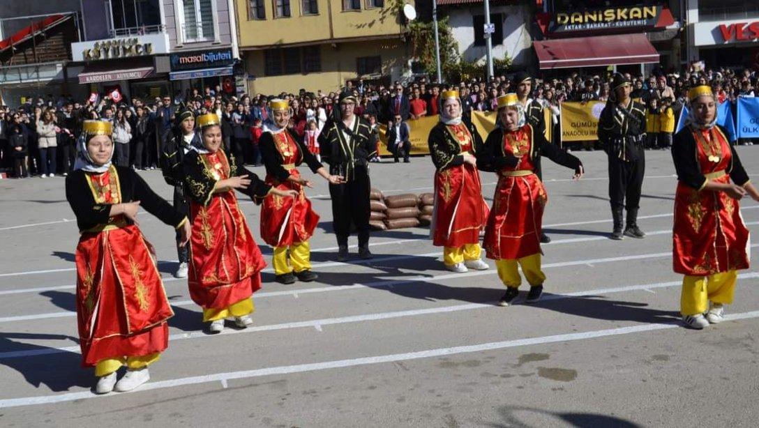 Cumhuriyetimizin 101. Yılında 29 Ekim Cumhuriyet Bayramı Gümüşhacıköy İlçemizde coşkuyla kutlandı