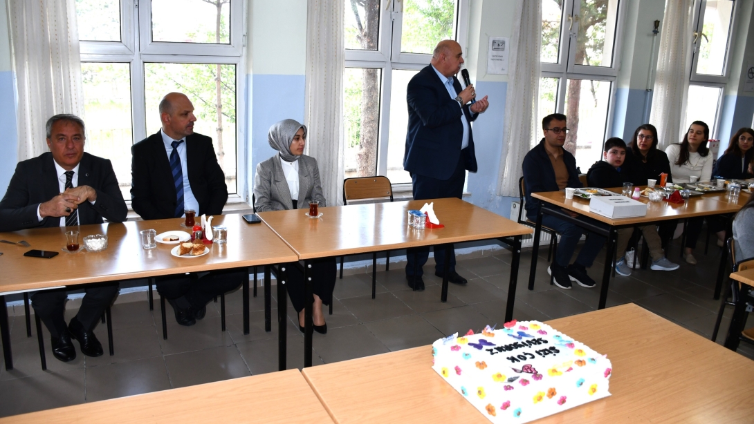 ENGELLER SEVGİYLE AŞILDI: GÜMÜŞHACIKÖY'DE ÖZEL ÖĞRENCİLER İÇİN ANLAMLI KAHVALTI ETKİNLİĞİ   